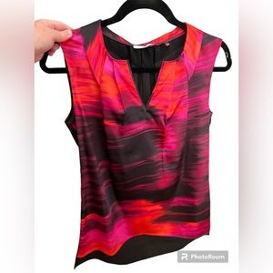 Beautiful bright Tahari sleeveless blouse. Excellent condition. Size XS.